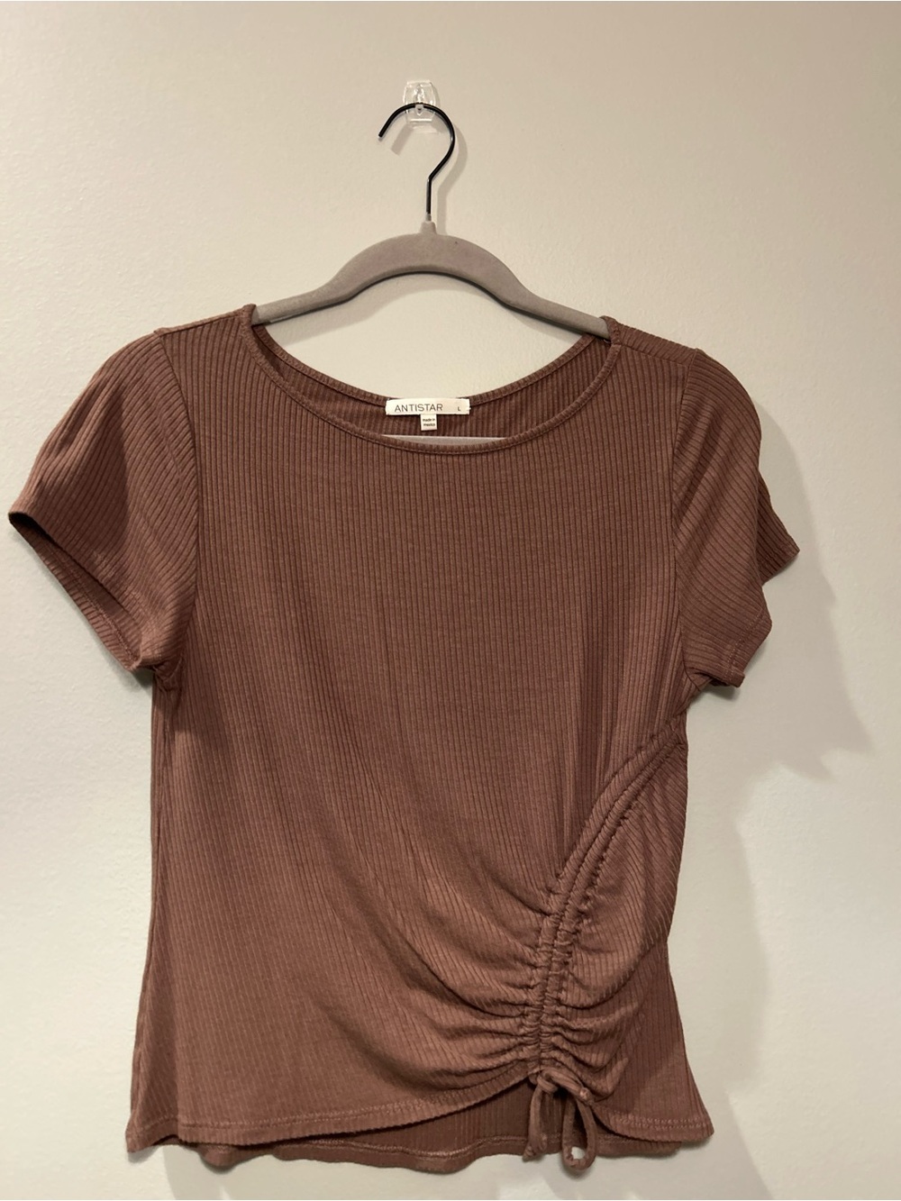 Women's Short-Sleeve Ruched Side Top- Brown